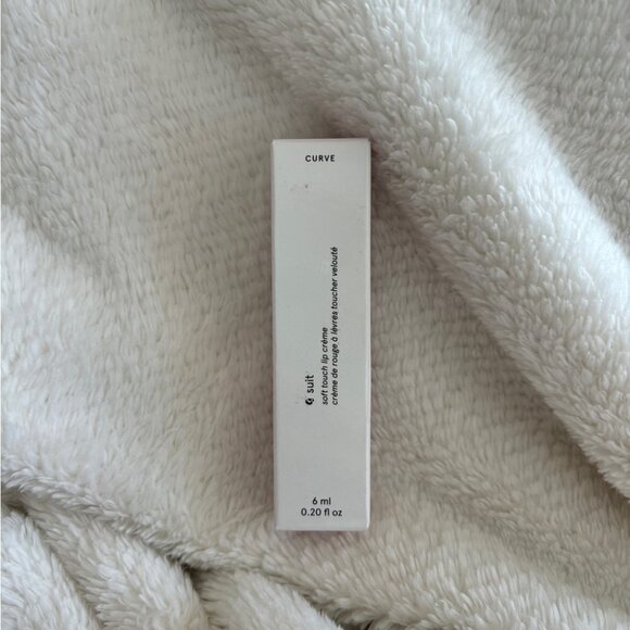 NIB Glossier G Suit Soft touch lip crème - Curve - Picture 3 of 9
